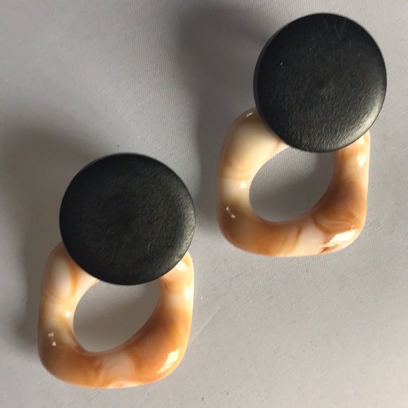 New! Geometric Statement Earrings - Picture 4 of 9